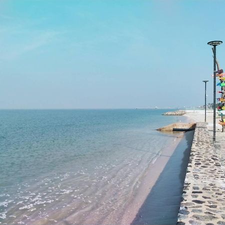 Beach Walk Boutique Resort Bangsaen Esterno foto