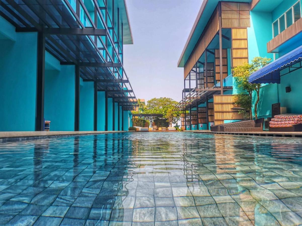 Beach Walk Boutique Resort Bangsaen Esterno foto
