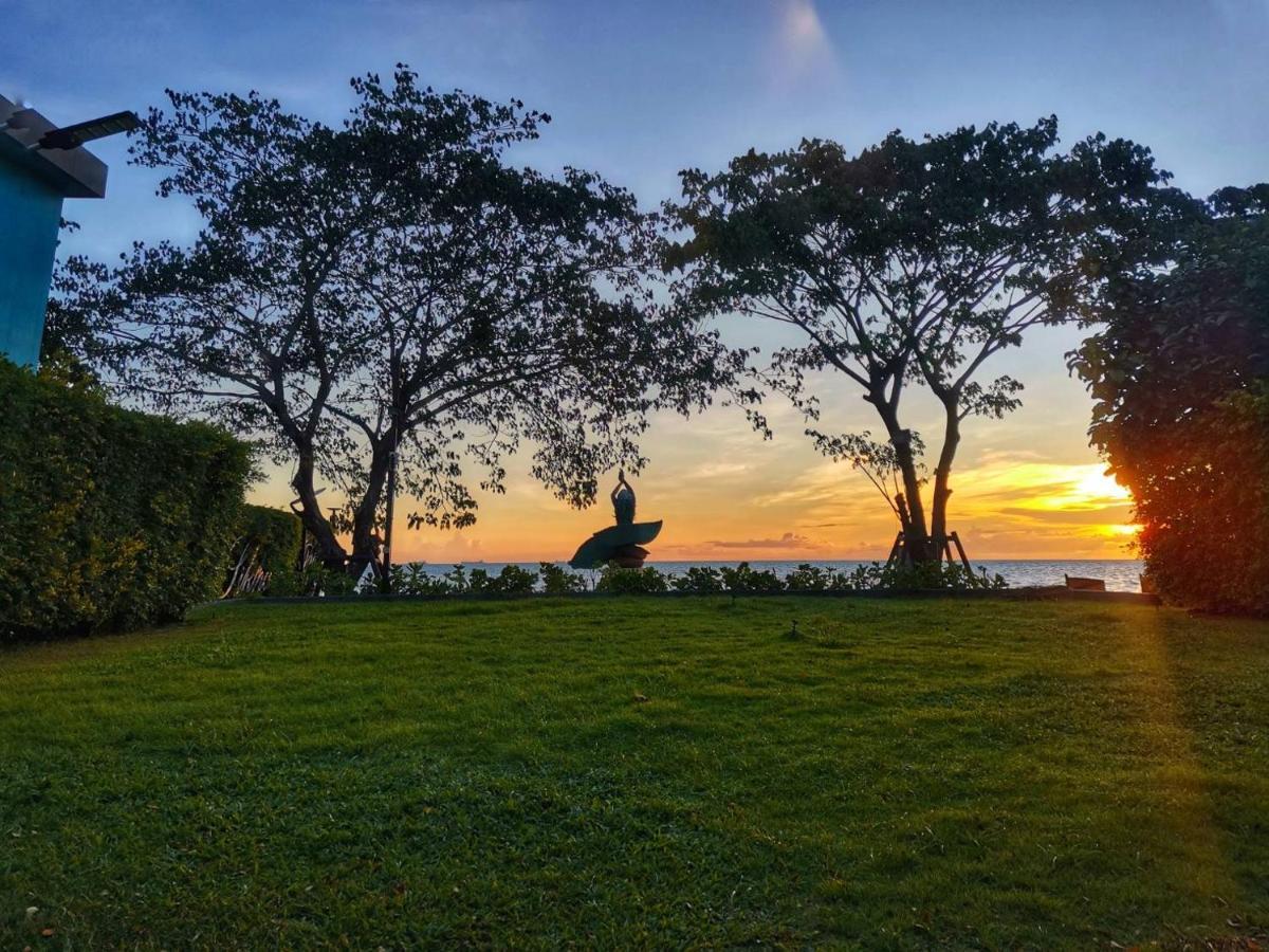 Beach Walk Boutique Resort Bangsaen Esterno foto