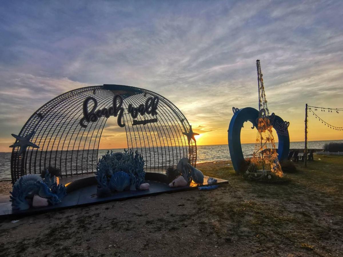 Beach Walk Boutique Resort Bangsaen Esterno foto